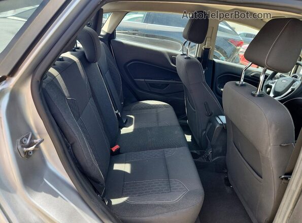 3FADP4BJ1HM159537 2017 FORD FIESTA Silver Widok tylnych siedzeń