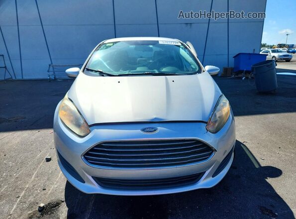 3FADP4BJ1JM133767 2018 FORD FIESTA Silver Դիմացի տեսք