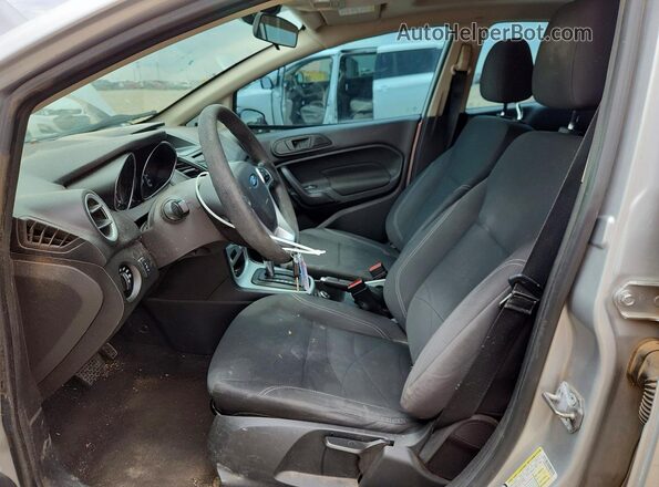 3FADP4BJ3JM112144 2018 FORD FIESTA White წინა სალონის ხედი