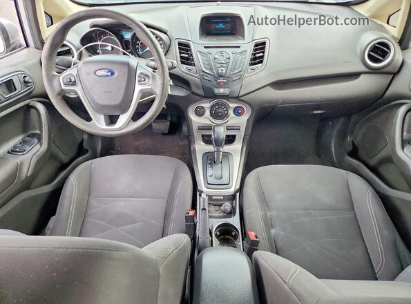 3FADP4BJ4HM145177 2017 FORD FIESTA Серебряный Вид панели приборов