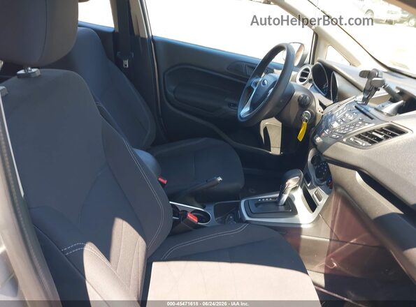 3FADP4BJ4JM133374 2018 FORD FIESTA Silver Widok wnętrza z przodu