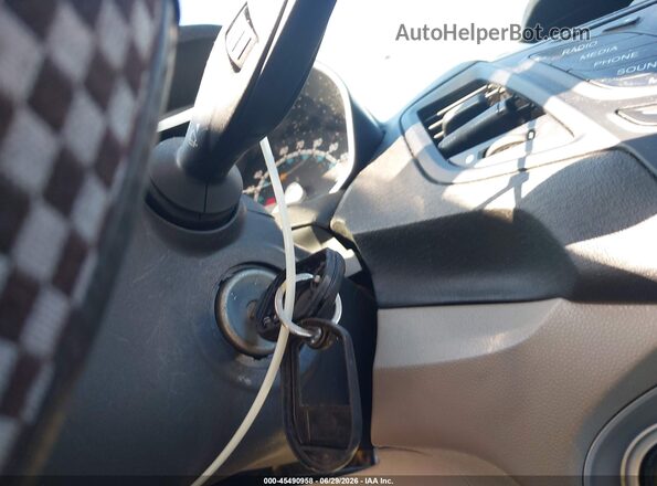3FADP4BJ5JM114333 2018 FORD FIESTA Silver Вид панелі приладів