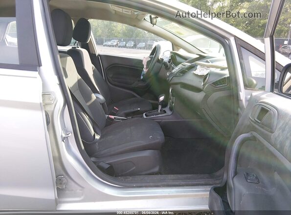 3FADP4BJ5JM139118 2018 FORD FIESTA Silver წინა სალონის ხედი
