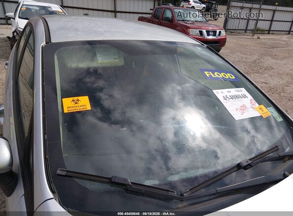 3FADP4BJ6JM101686 2018 FORD FIESTA Silver Widok z przodu
