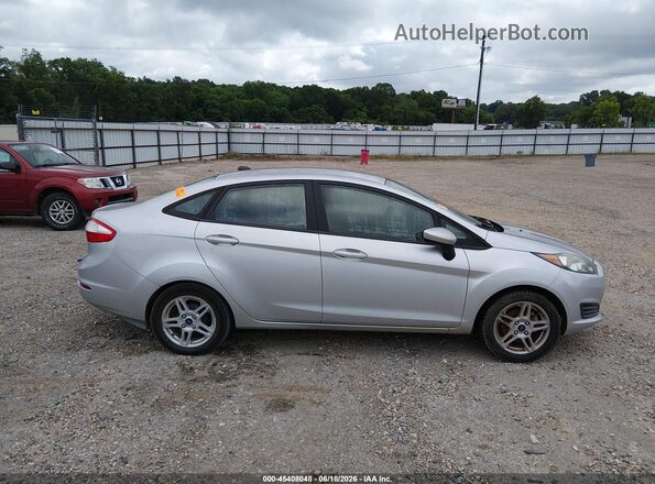 3FADP4BJ6JM101686 2018 FORD FIESTA Silver Widok zestawu wskaźników