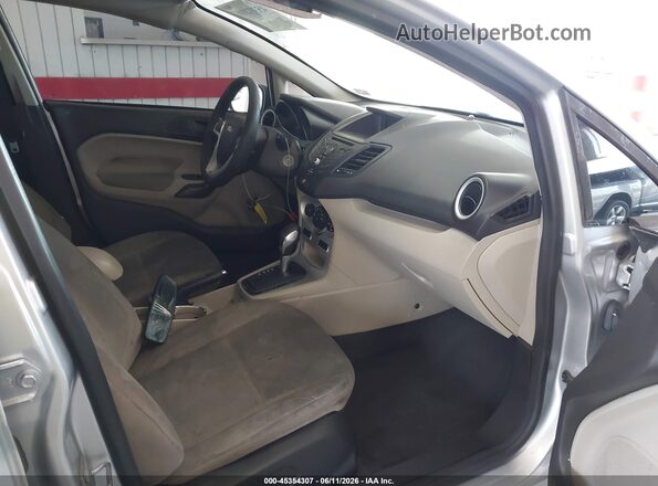 3FADP4BJ7KM151319 2019 FORD FIESTA Серебряный Вид салона спереди