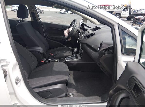3FADP4BJ8JM143132 2018 FORD FIESTA White Widok wnętrza z przodu