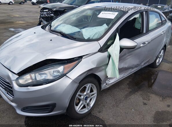 3FADP4BJXJM114893 2018 FORD FIESTA Silver Widok z przodu