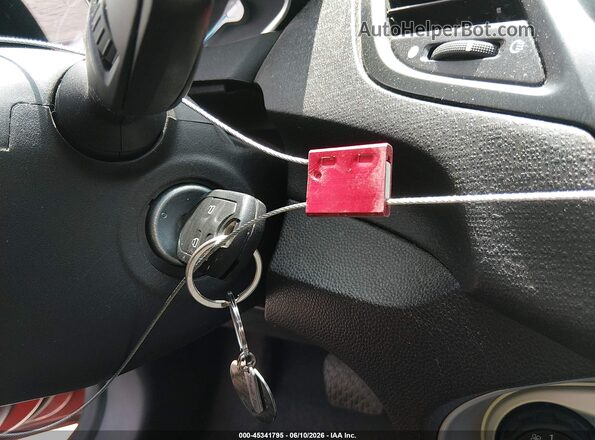 3FADP4BJXJM143732 2018 FORD FIESTA Красный Вид панели приборов