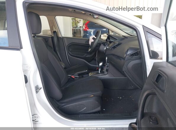 3FADP4EJ1JM118763 2018 FORD FIESTA White Widok wnętrza z przodu