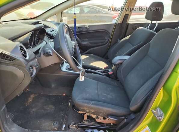 3FADP4EJ3JM142658 2018 FORD FIESTA Зеленый Вид салона спереди