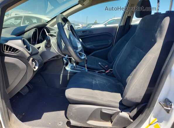 3FADP4EJ4JM112214 2018 FORD FIESTA White Вид салону спереду