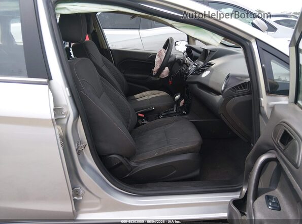 3FADP4EJ4KM139849 2019 FORD FIESTA Серебряный Вид салона спереди