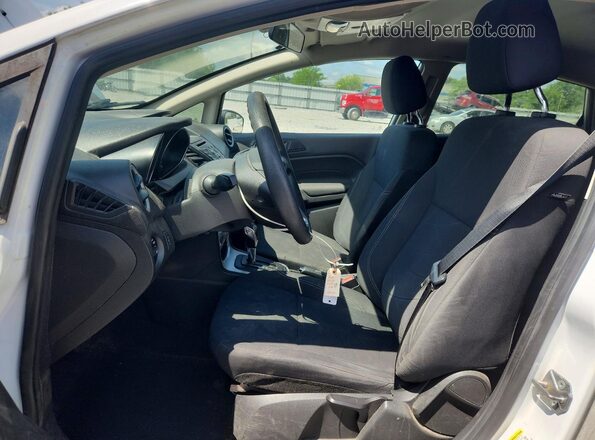 3FADP4EJ5JM146081 2018 FORD FIESTA White Вид салону спереду