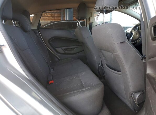 3FADP4EJ5KM117276 2019 FORD FIESTA Silver Widok tylnych siedzeń