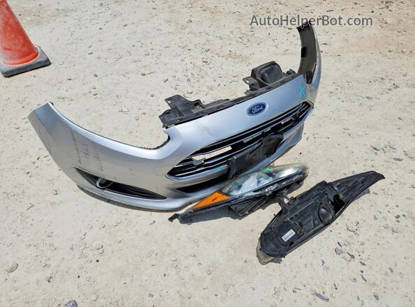 3FADP4EJ5KM147202 2019 FORD FIESTA Silver Widok komory silnika
