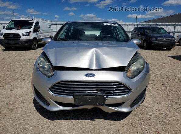 3FADP4EJ9GM159960 2016 FORD FIESTA Silver Widok z przodu