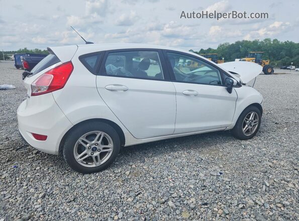 3FADP4EJ9JM124245 2018 FORD FIESTA Белый Задняя правая четверть
