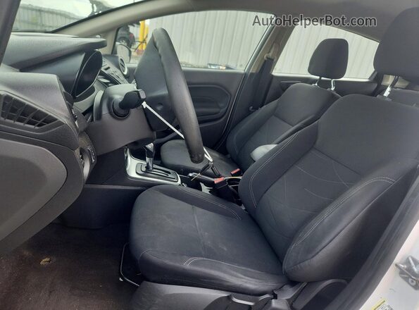 3FADP4EJ9JM124245 2018 FORD FIESTA Белый Вид салона спереди