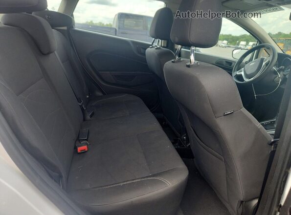 3FADP4EJ9JM124245 2018 FORD FIESTA Белый Вид задних сидений