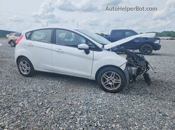 3FADP4EJ9JM124245 2018 FORD FIESTA Белый Передняя правая четверть