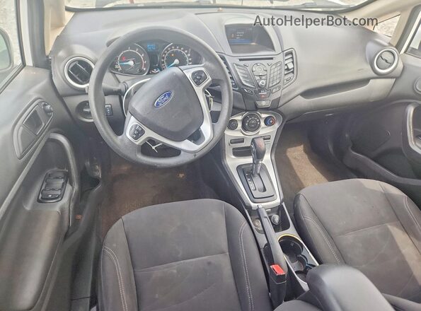 3FADP4EJ9JM124245 2018 FORD FIESTA Белый Вид панели приборов
