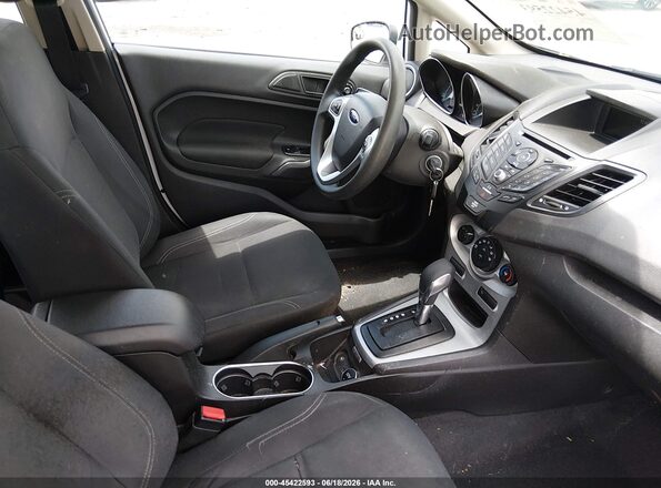 3FADP4EJ9JM145869 2018 FORD FIESTA White წინა სალონის ხედი