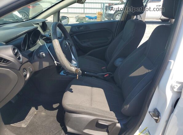 3FADP4EJ9KM136820 2019 FORD FIESTA Белый Вид салона спереди
