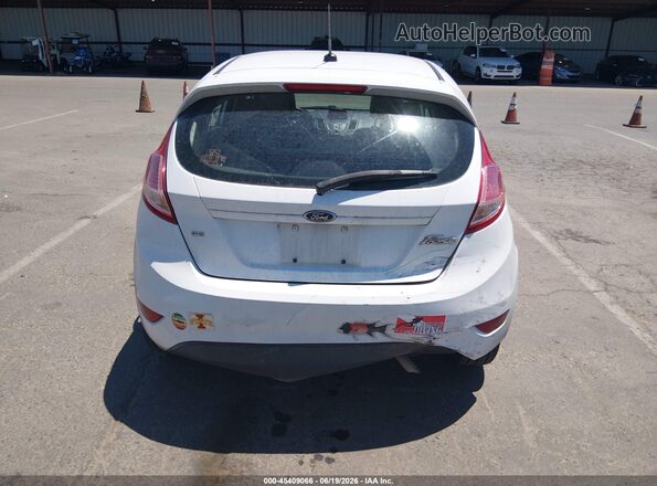 3FADP4EJXHM140481 2017 FORD FIESTA White Widok z przodu