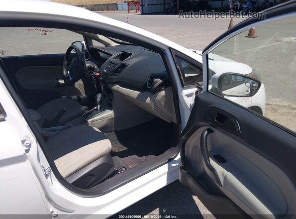 3FADP4EJXHM140481 2017 FORD FIESTA White Widok wnętrza z przodu