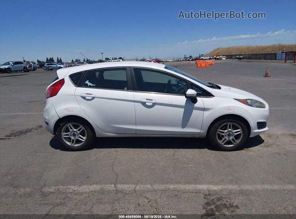 3FADP4EJXHM140481 2017 FORD FIESTA White Widok wnętrza z tyłu