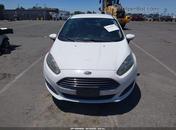 3FADP4EJXHM140481 2017 FORD FIESTA White Widok zestawu wskaźników
