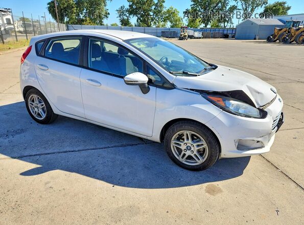 3FADP4EJXJM114520 2018 FORD FIESTA Белый Передняя правая четверть