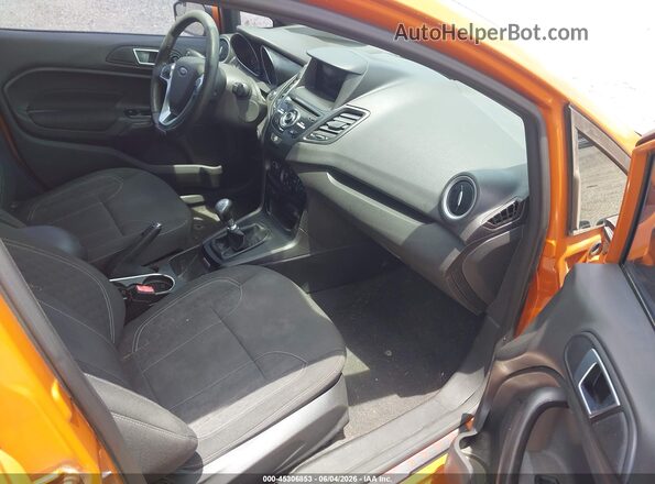 3FADP4GX1HM116913 2017 FORD FIESTA Оранжевый Вид салона спереди
