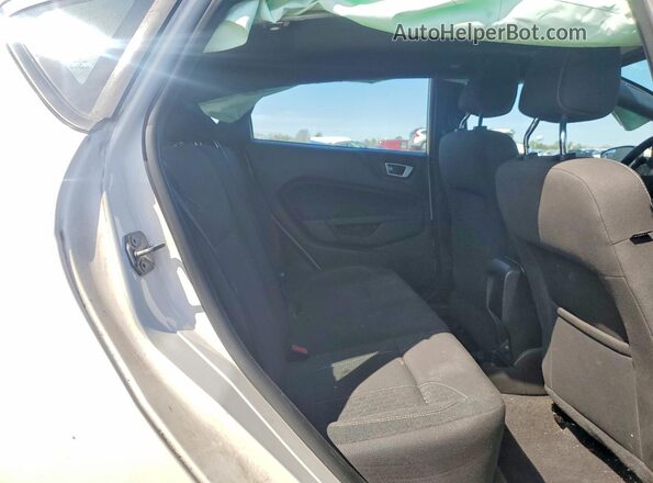 3FADP4GX2KM131766 2019 FORD FIESTA White Widok tylnych siedzeń