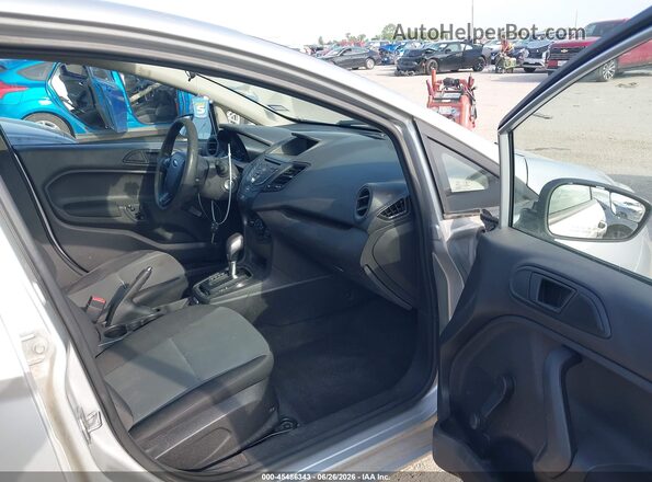 3FADP4TJ0GM167948 2016 FORD FIESTA Silver Widok wnętrza z przodu