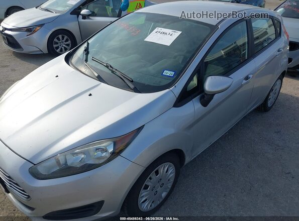 3FADP4TJ0GM167948 2016 FORD FIESTA Silver Widok z przodu