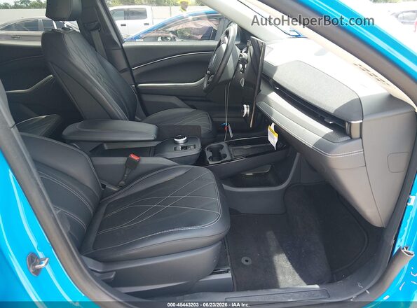 3FMTK1R4XRMA41258 2024 FORD MUSTANG MACH-E Blue Front interior view