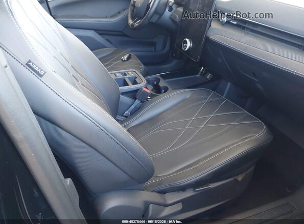 3FMTK1R4XSMA38396 2025 FORD MUSTANG MACH-E Black Vista interior delantera