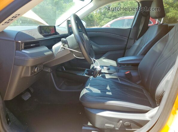 3FMTK1RM5NMA60679 2022 FORD MUSTANG Orange Front interior view