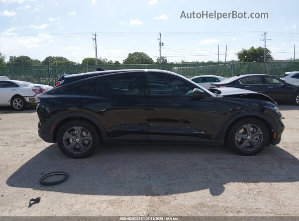 3FMTK1RM6MMA49530 2021 FORD MUSTANG MACH-E Black Widok wnętrza z tyłu