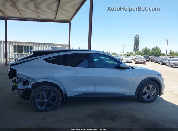 3FMTK1RM6NMA17856 2022 FORD MUSTANG MACH-E Белый Панорамный вид салона 360°