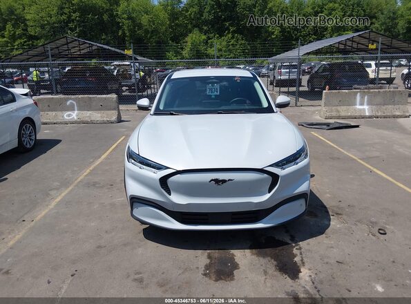 3FMTK1SS1NMA17854 2022 FORD MUSTANG MACH-E White Widok wnętrza z tyłu