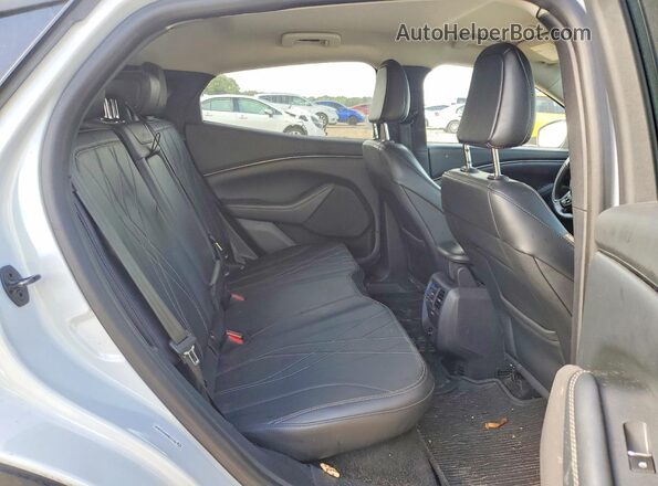 3FMTK1SS4NMA11708 2022 FORD MUSTANG White Vista de los asientos traseros