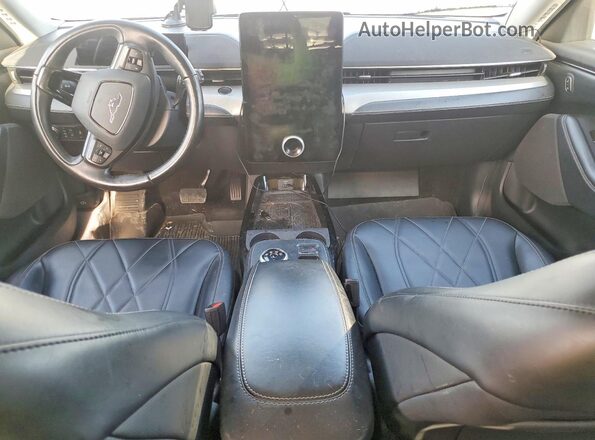 3FMTK1SS4NMA11708 2022 FORD MUSTANG White Vista del salpicadero