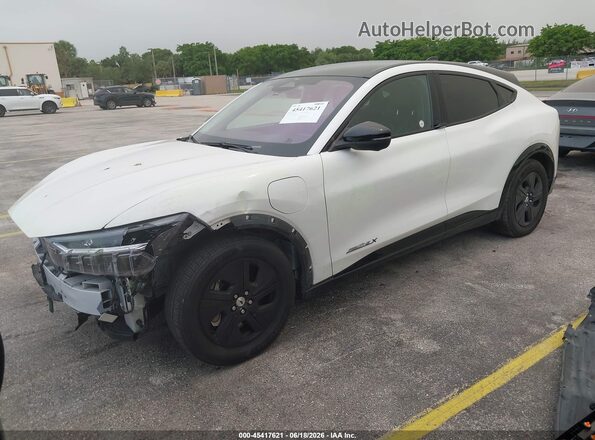 3FMTK2R74MMA56654 2021 FORD MUSTANG MACH-E Белый Передняя левая четверть
