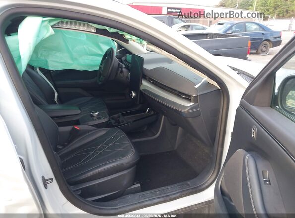 3FMTK2SU6PMA99011 2023 FORD MUSTANG MACH-E Белый Вид салона спереди