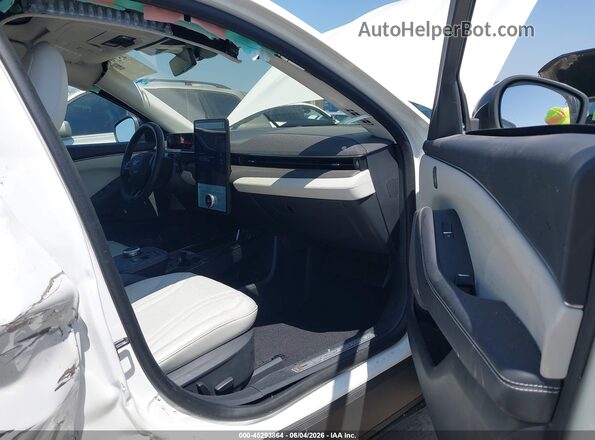 3FMTK3R48PMA90631 2023 FORD MUSTANG MACH-E White Вид салону спереду