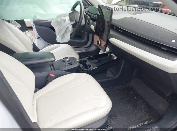 3FMTK3R75MMA43160 2021 FORD MUSTANG MACH-E White Front interior view