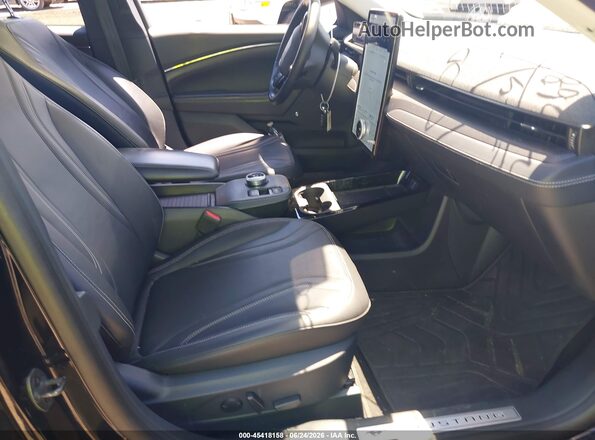 3FMTK3R78MMA02439 2021 FORD MUSTANG MACH-E Black Vista interior delantera